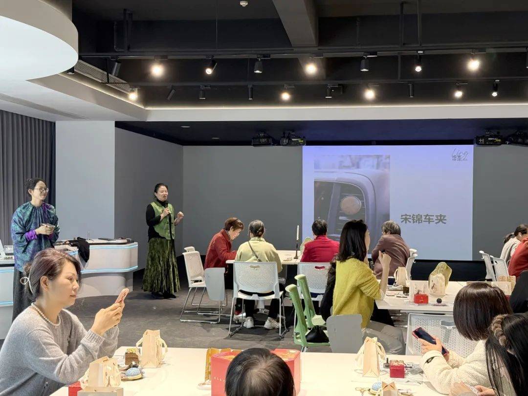 通商银行举办宋锦车载香薰制作活动不朽情缘模拟器邂逅传统非遗丨宁波(图1)